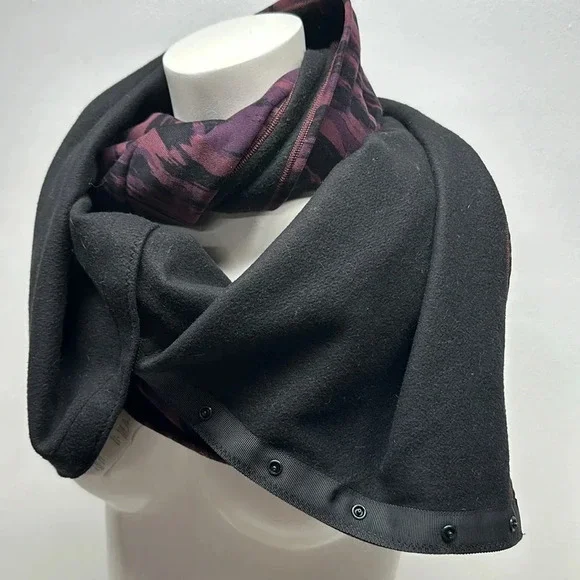 SOLD - lululemon athletica Purple and Black Scarf - Picture 4 of 5
